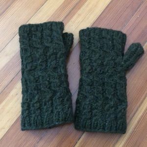 Green fingerless gloves!